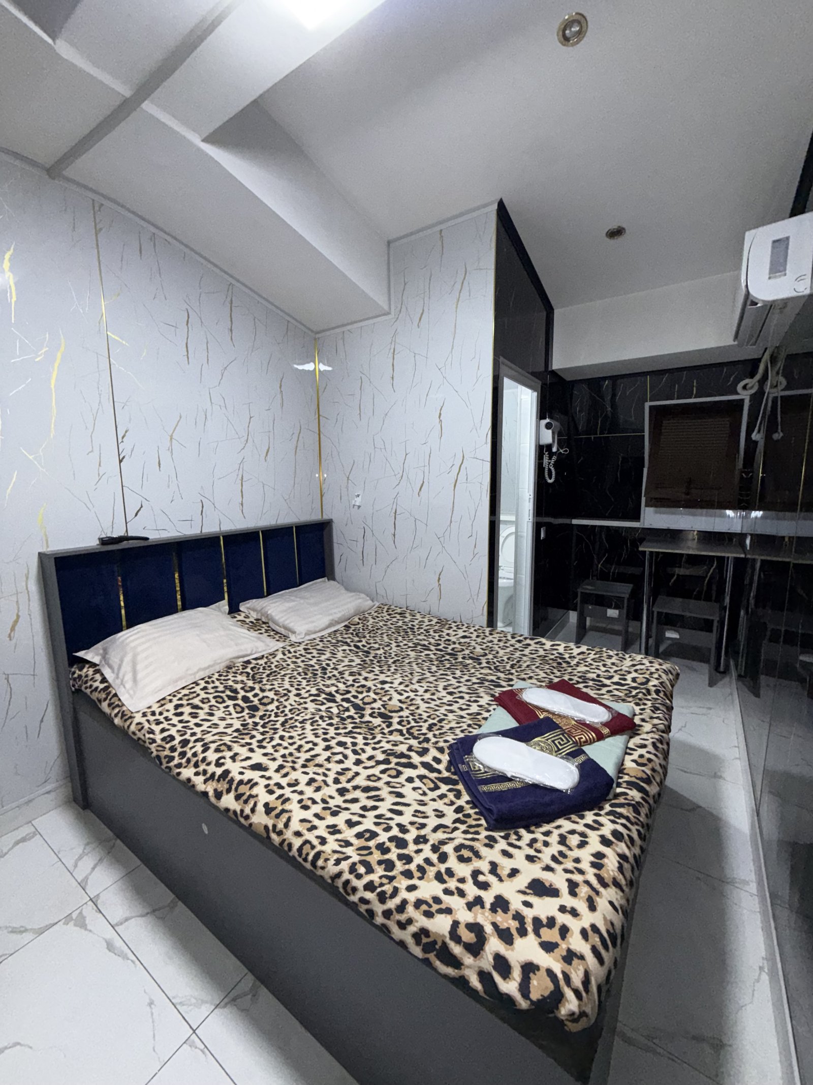 ISO HOSTEL